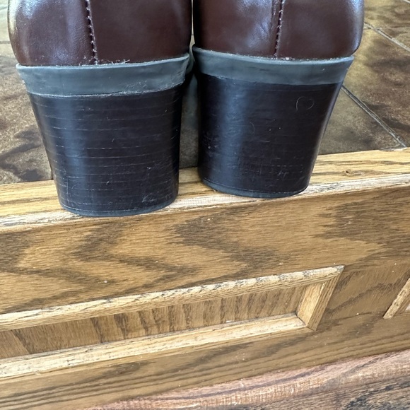 Bundle 4 for $30 VGUC BROWN GENUINE LEATHER SIZE 9M Womens pump in loafer style - Picture 4 of 9